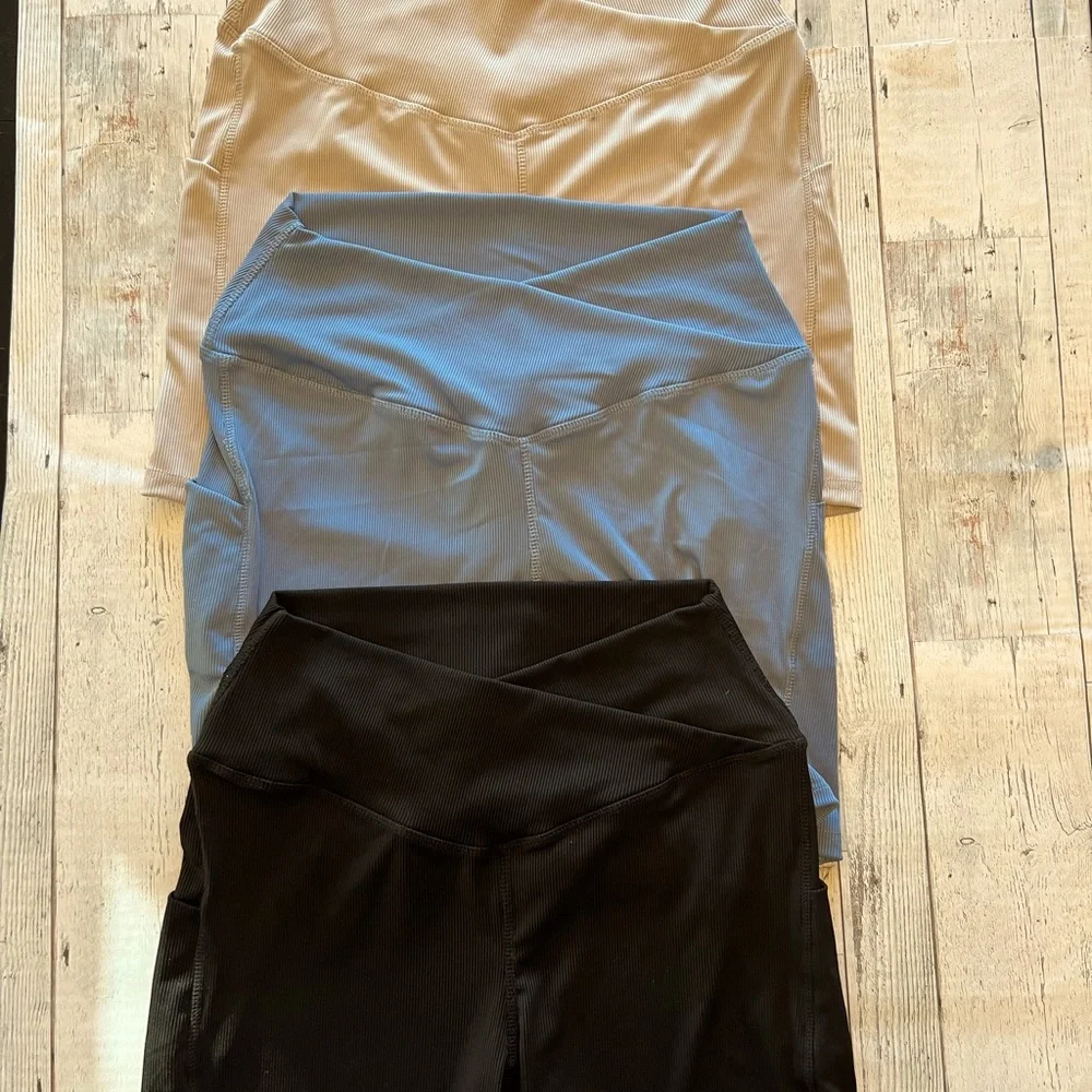 Not for sale❗️3 Pcs Women Cross Waist Ribbed Workout Shorts with Pockets where - Picture 1 of 9